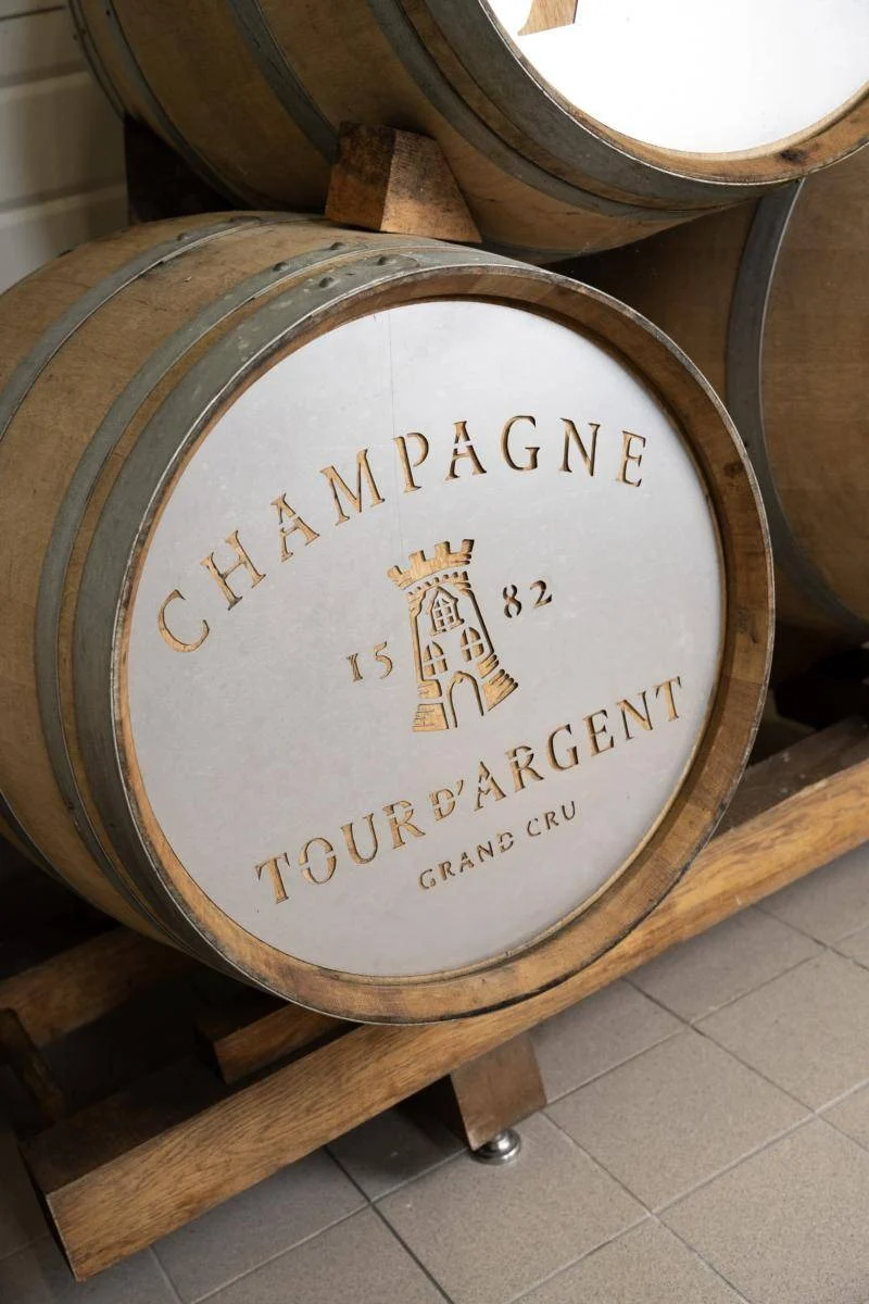 Fût « Tour d'Argent » dans les chais de la maison